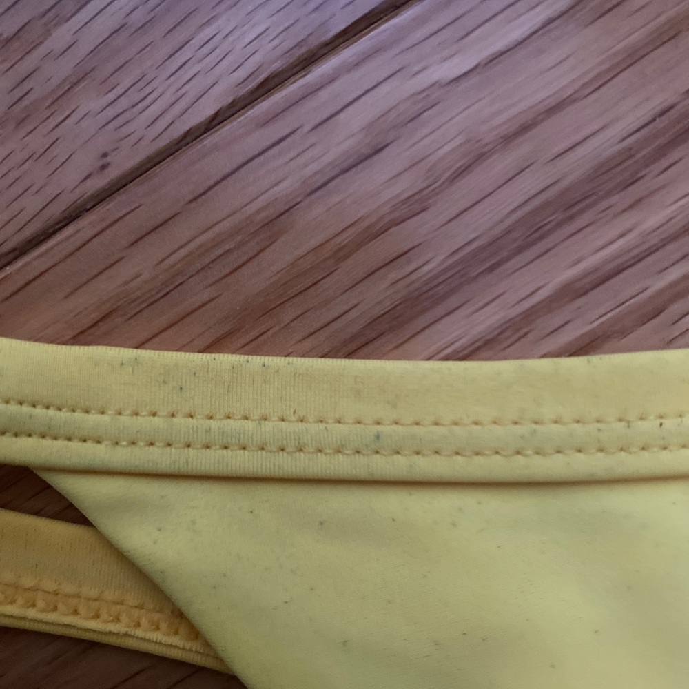 Yellow bikini - Picture 5 of 5